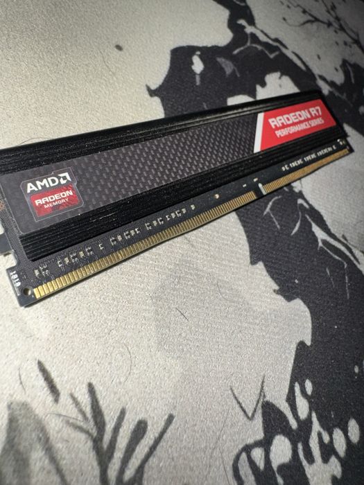 Оперативна пам'ять Radeon R7 DDR4 2400MHz 16gb(8x2)