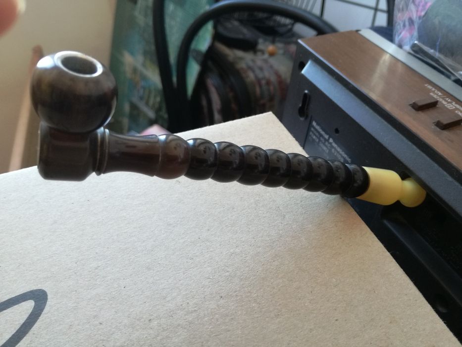 Cachimbo dos anos 70, em madrepérola, feito à mão, com 15 cm