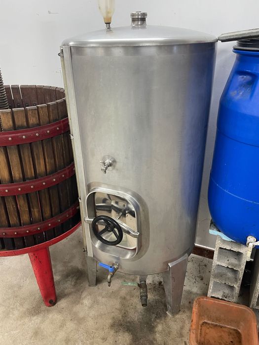 3 cubas Inox para vinho para venda