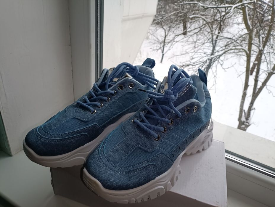 ЖЕНСКАЯ ОБУВЬ НА ШНУРОВКЕ РАЗМЕР 40 
Состояние:новые с коробкой
Стельк