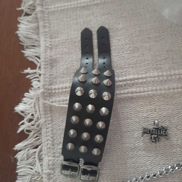 wisior metallica z łańcuchem i pieszczocha