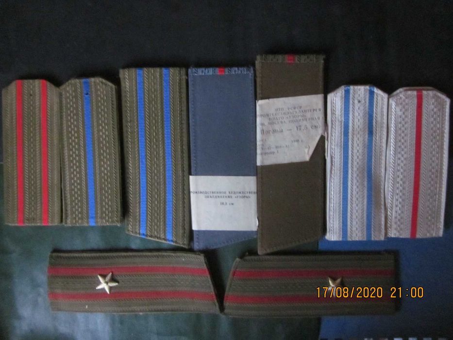Подборка знаков, пуговиц, шевроны, эмблемы.