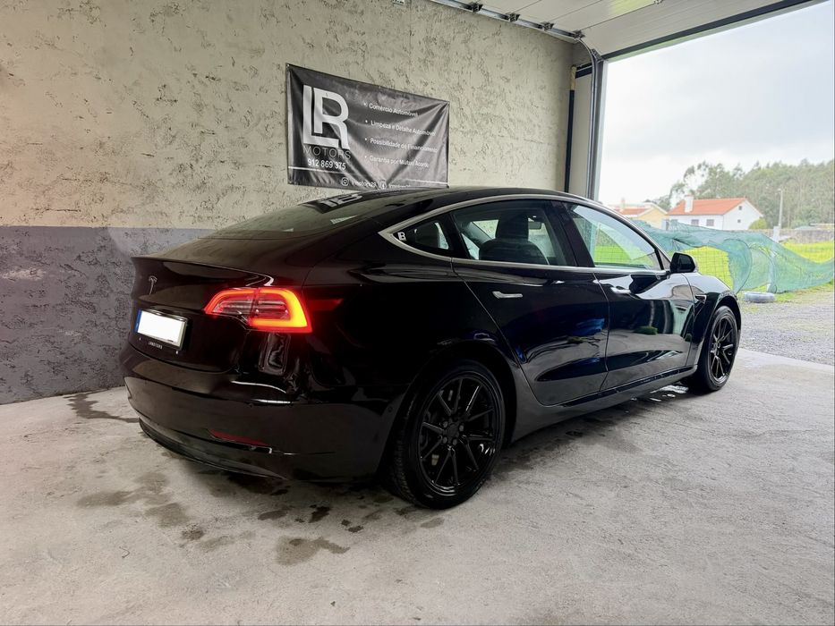 Tesla Model 3 Standard Range Plus - Desde 275€ Mês