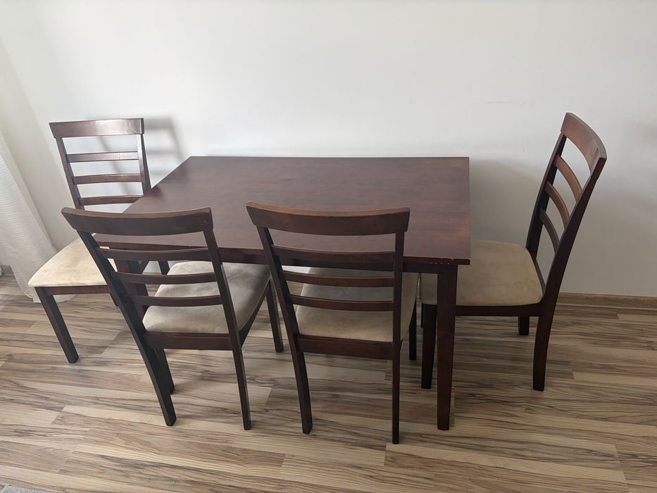 Stół z 4 krzesłami 120x75i komoda 150x45x85