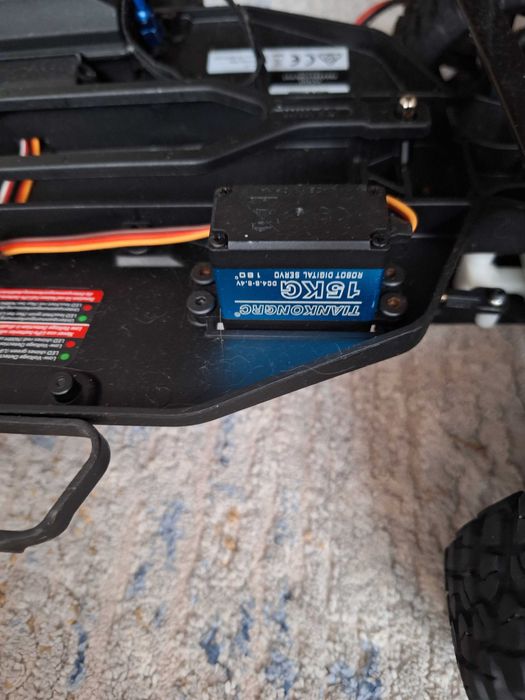 Samochód RC Traxxas Raptor po modyfikacjach 1/10