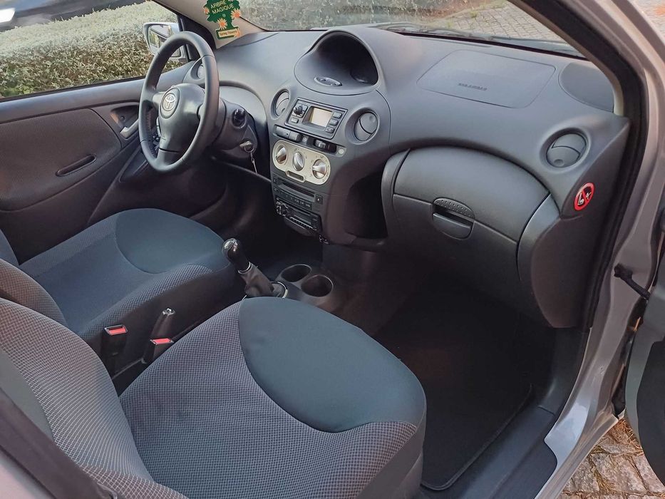 Toyota Yaris 1.0 vvti sol impecável