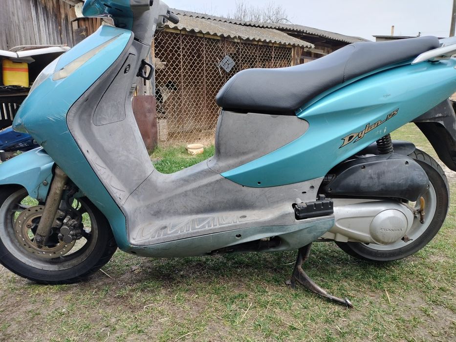Sprzedam Honda Dylan 2002r.