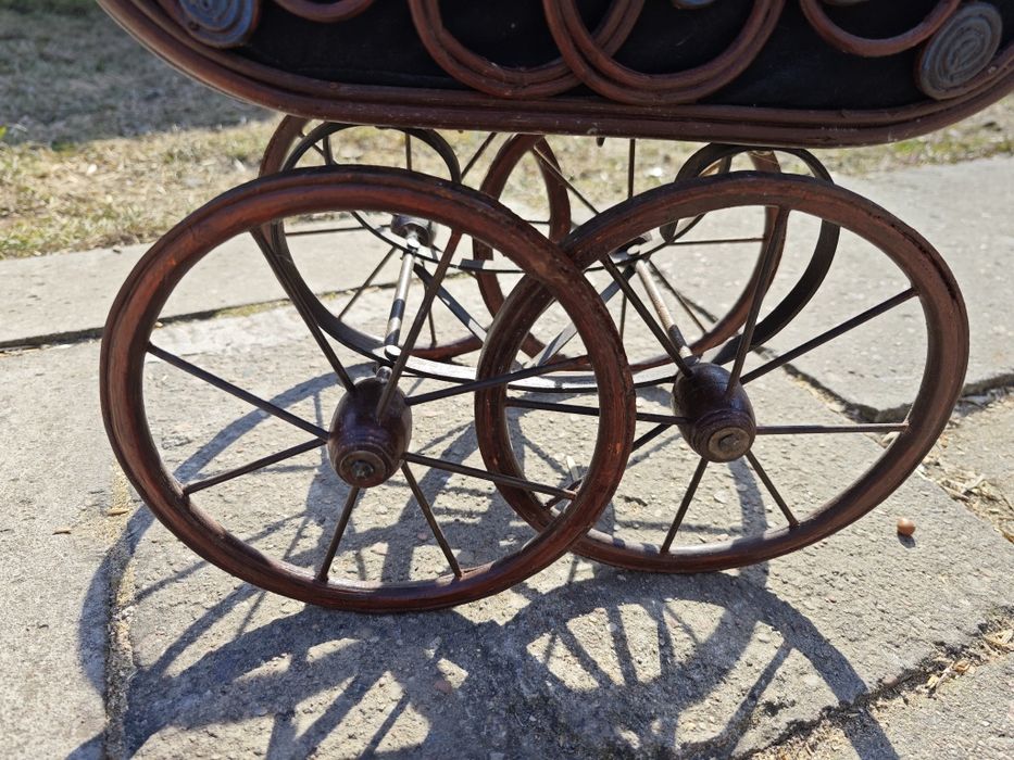 Wózek zabytkowy dla lalek