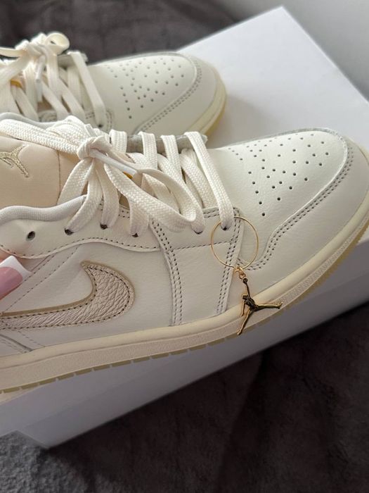 Нові Кросівки Nike Jordan 1 розмір 40,5 26см замовляла в Польщі, не підійшов розмір