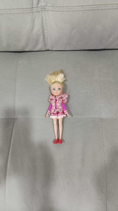 Bonequinha em bom estado