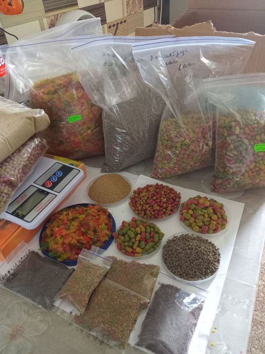 Продам корм для рибок