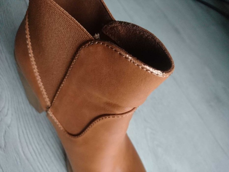 Botki sztyblety Bershka camel brązowe na słupku r. 39