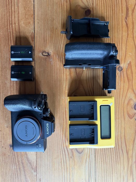 Sony A7 IV body plus dodatki