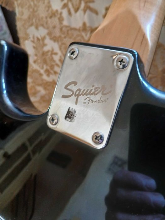 Guitarra Elétrica Squier Fender + Amp + Saco como novo