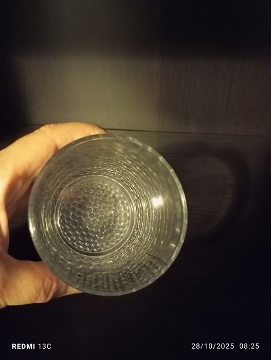 Copo de whisky  transparente