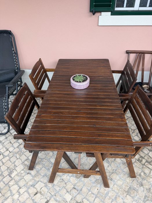 Mesa madeira e quatro cadeiras para  exterior