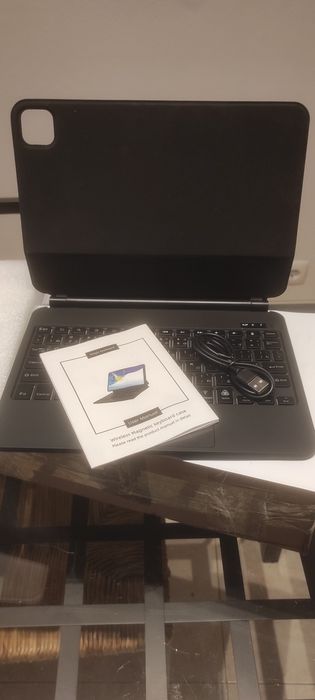 Capa de tablet com teclado