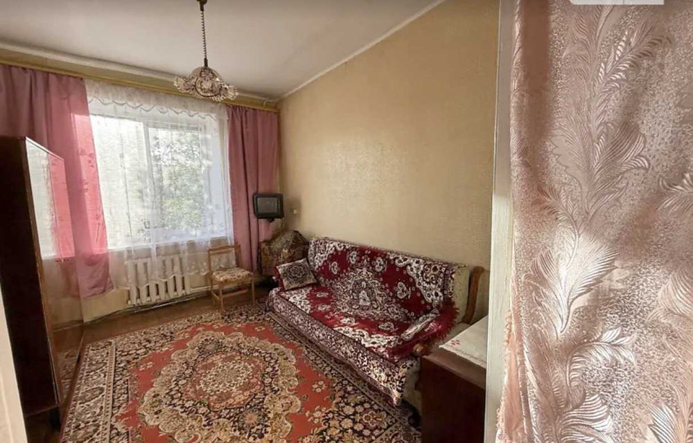 | Продам 2-кімнатну квартиру •  Центр