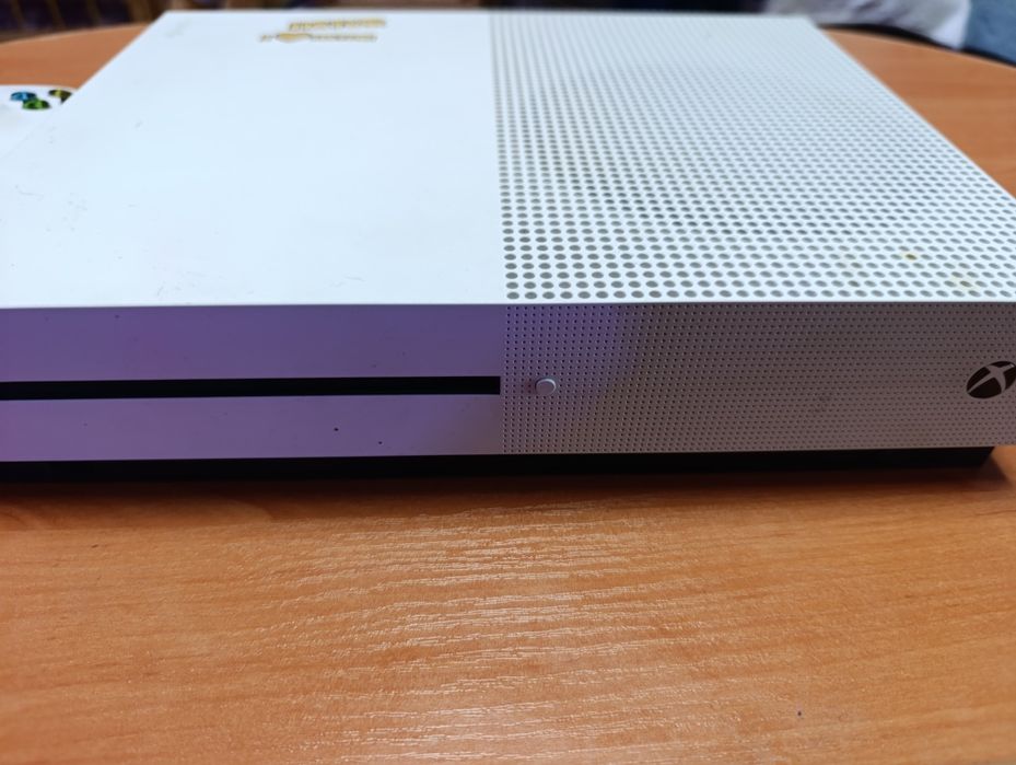 Продам Xbox one s
