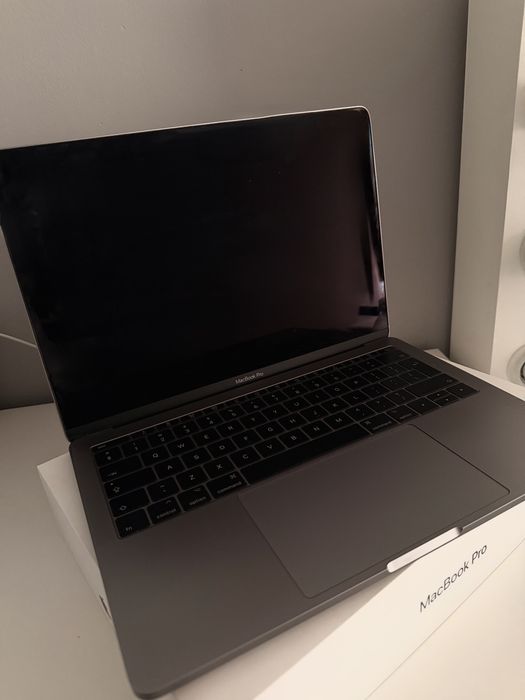 MacBook Pro 13– Intel Core i5, 8 GB RAM