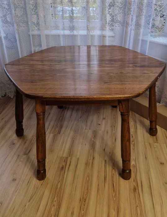 Stół dębowy do salonu