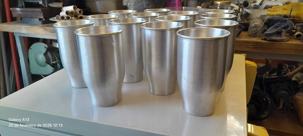 Lote de 14 canecas de alumínio 40 cl