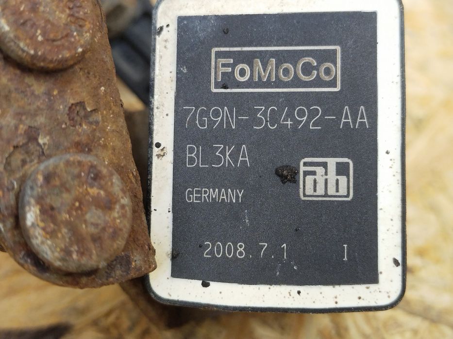 Volvo XC70 07-16 Датчик положения кузова передний левый 7G9N-3C438-AA