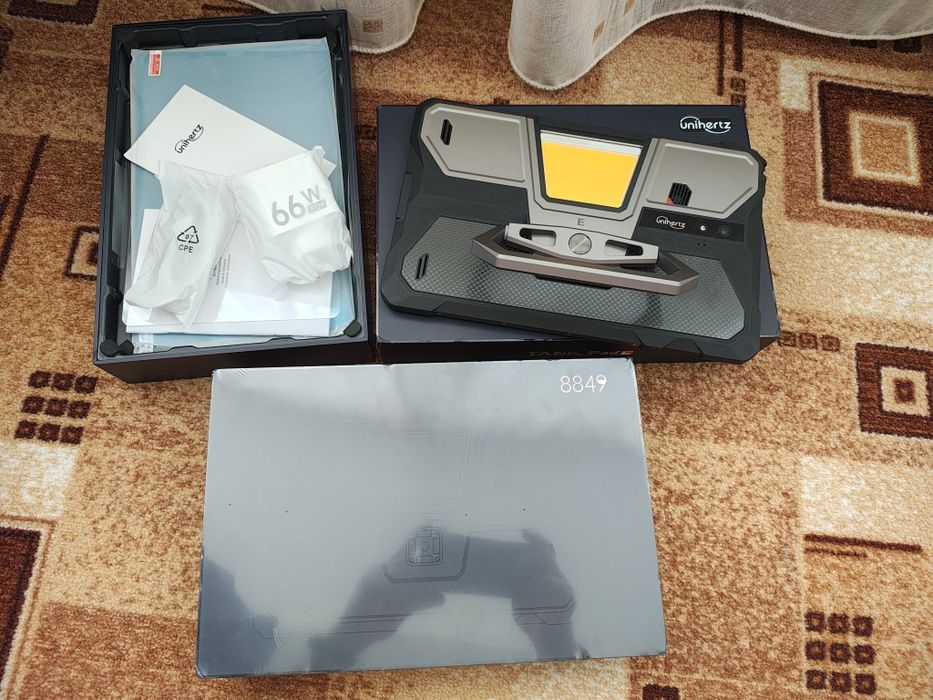 Захищений планшет з проектором Unihertz Tank 24/512,NFC,GPS,акум 21000