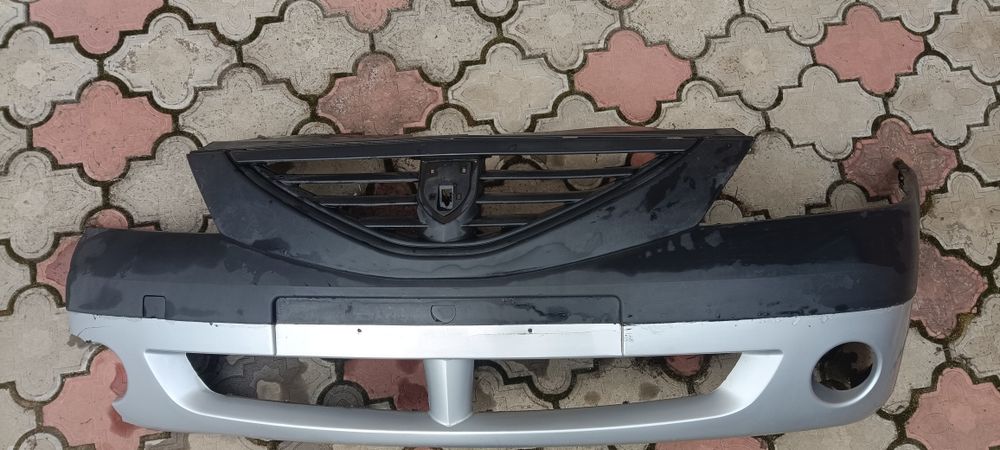 Продам бампер дача логан под ремонт.