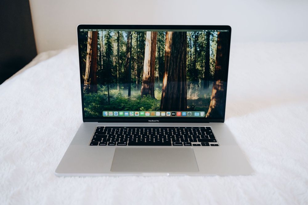 MacBook Pro A2141 Silver i7 9750H 16GB DDR4 512GB SSD 174 c. jak nowy