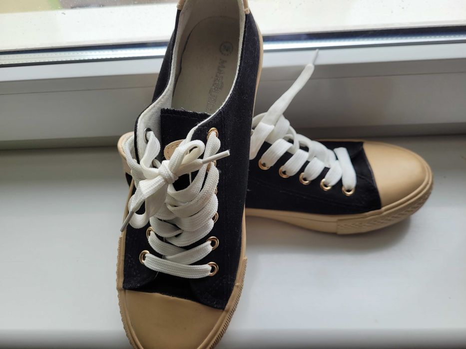 Ponadczasowe Tenisówki czarne rozm.39