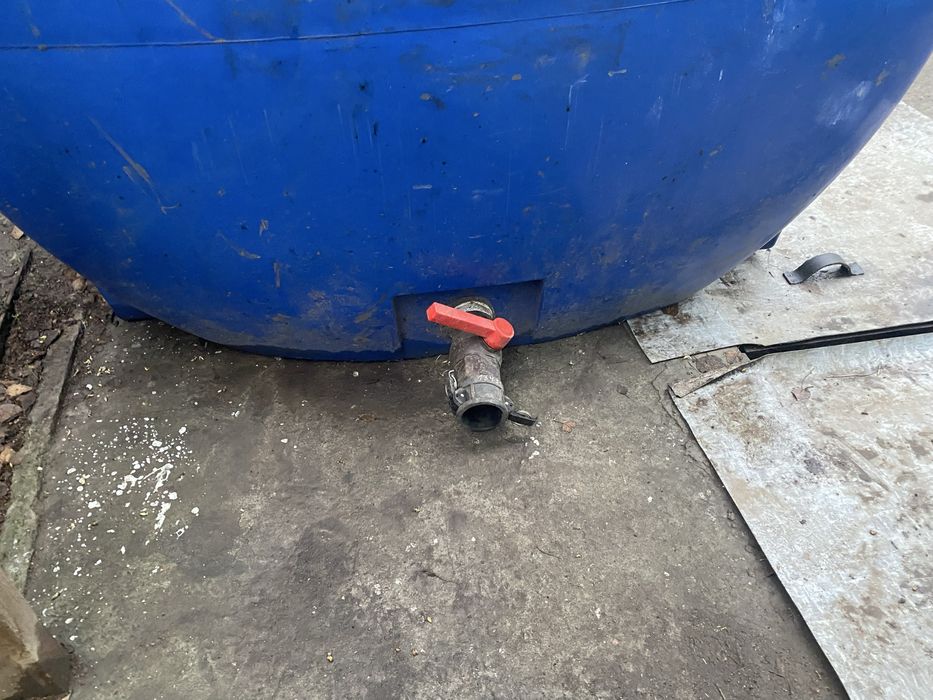 Бочка 3000л пластик с краном