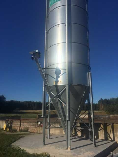 Przenośnik ślimakowy Żmijka 140 pod silosy paszowe sypiące w paszowóz