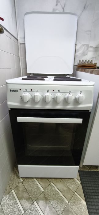 Fogão elétrico usado.