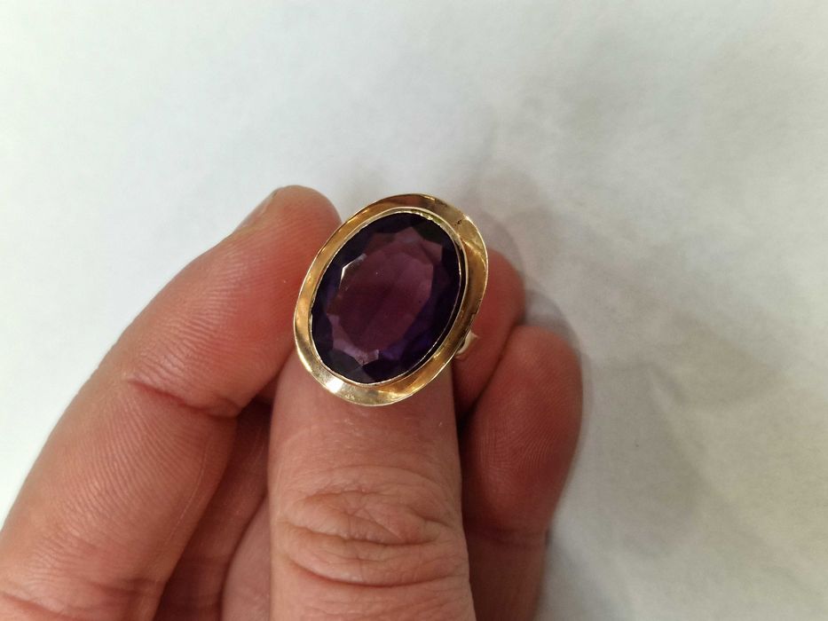Złoty pierścionek/ ~ 750/ 7.10 gram/ R13/ Ametyst/ praca ręczna