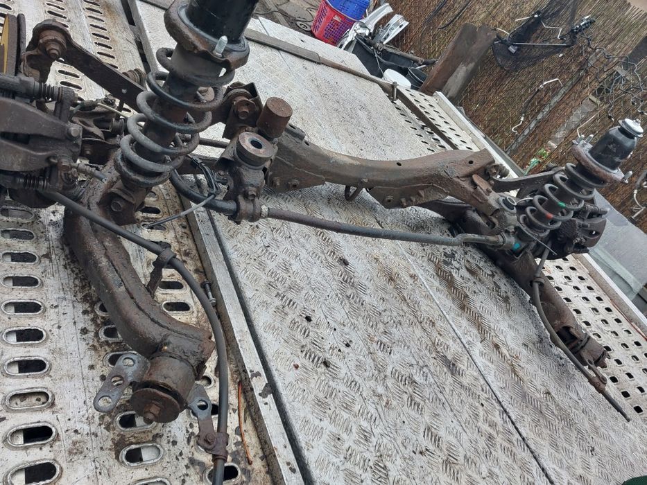 Toyota avensis t25 zawieszenie tylne kompletne tyl ława trawers wahacz