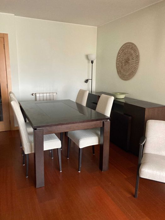Mobília de jantar e mobília de visita