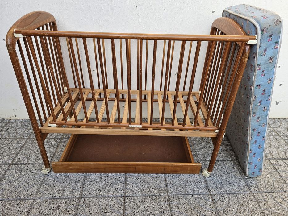 Cama para bebe com gaveta por baixo