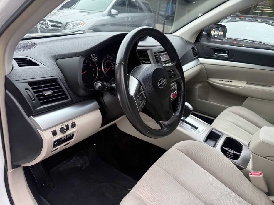 Subaru Outback 2.5i Limited      2013
