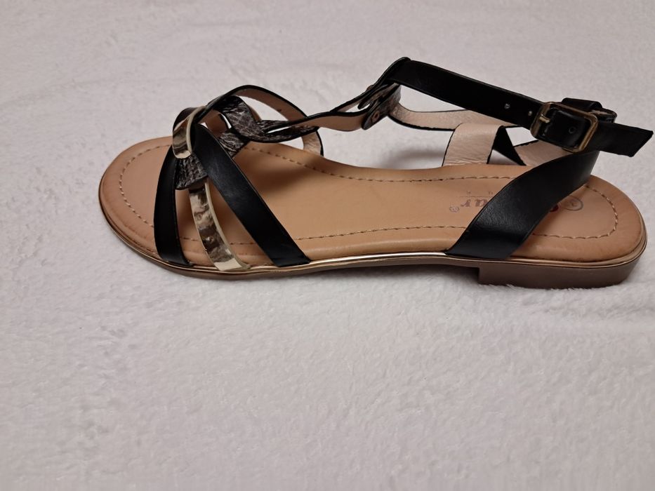 Nowe eleganckie sandały