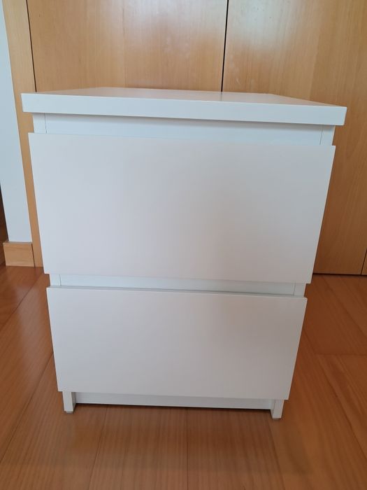 Mesa de cabeceira branca, Ikea.