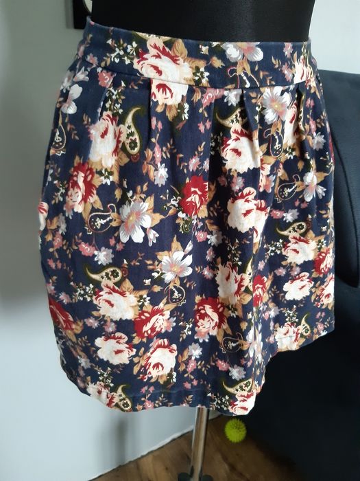 Spódnica S kwiaty.