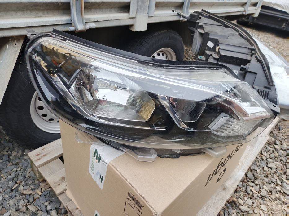 Toyota Proace lampa lampy przód Europa