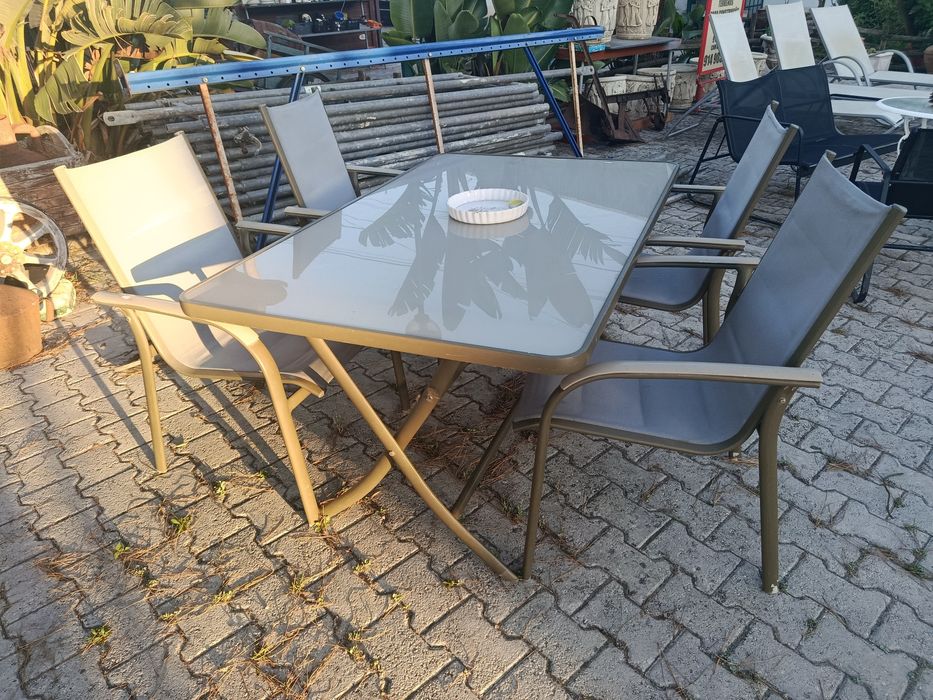 Vendo conjuntos de mesas e cadeiras de exterior