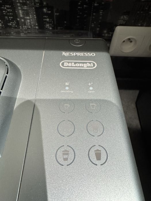 Ekspres Delonghi Nespresso parzy kawę!