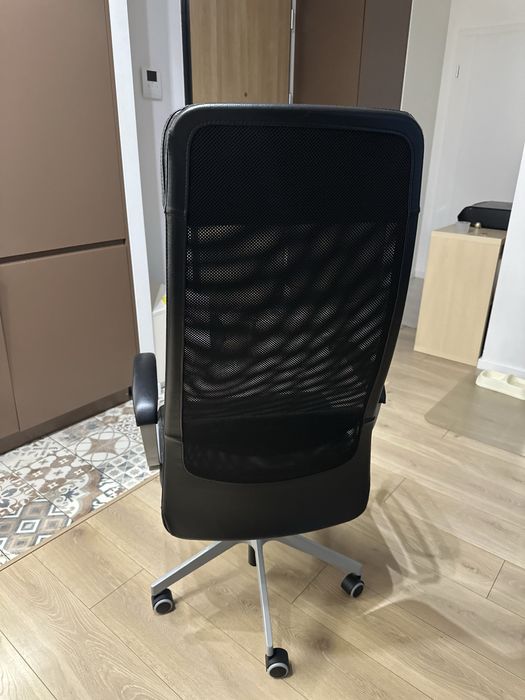 Fotel biurowy IKEA MARKUS, czarny – bardzo dobry stan