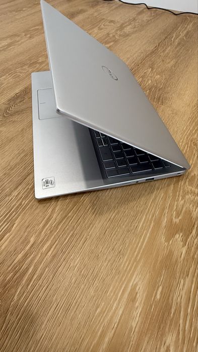 Portátil Dell Inspiron 15 5590 – i5 | 8GB RAM | SSD 256GB