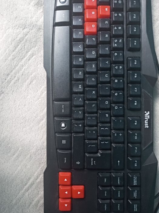 Klawiatura, myszka i podkładka pod mysz
