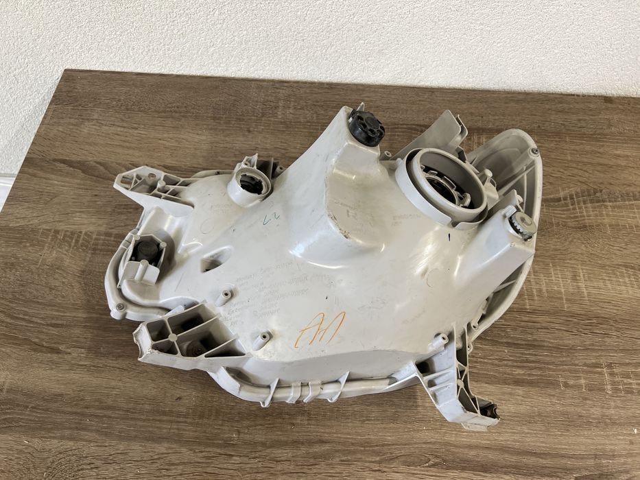 Фара права Toyota Tacoma 2012 2013 2014 2015 в наявності.