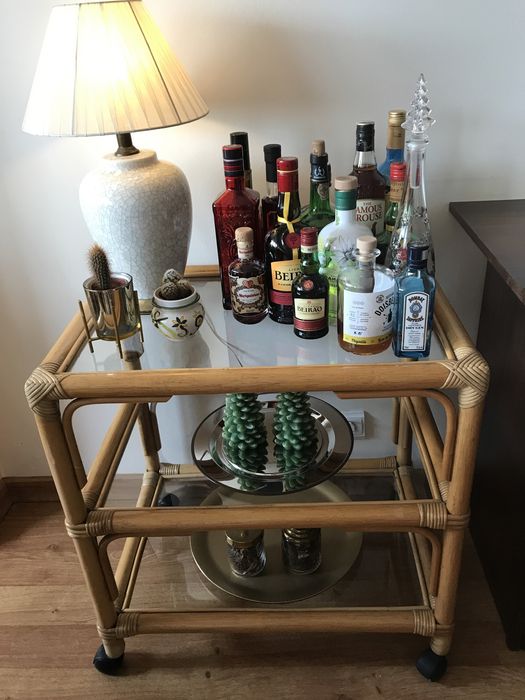 Movél/Mesa de apoio tipo carrinho de chá.